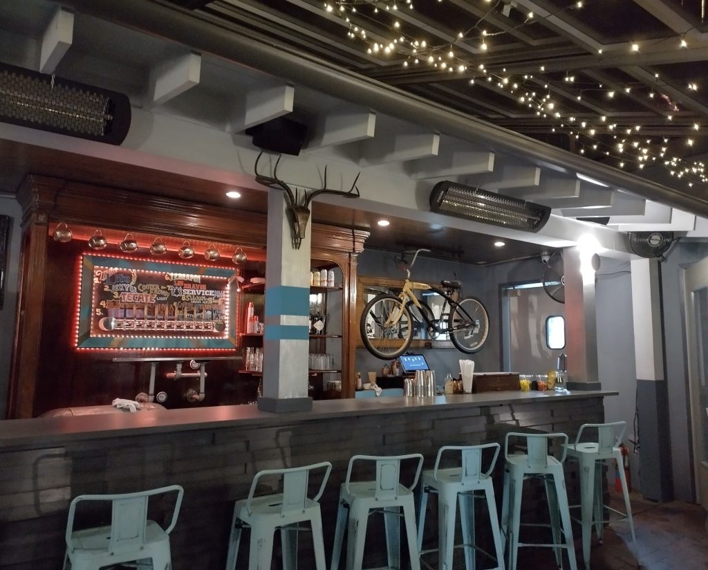 The bar at the Treylor Park restaurant